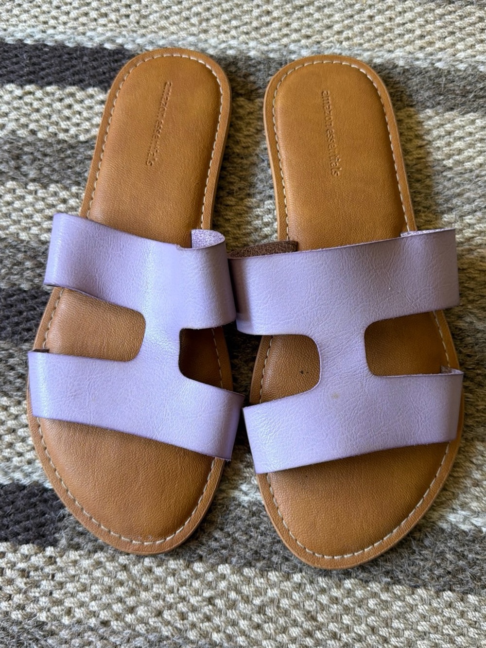 Amazon Essentials Lavender Slide Sandals with Tan Footbed 10 wide